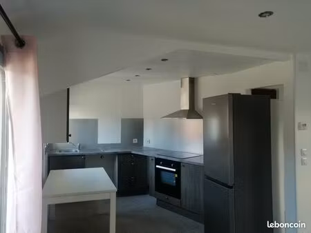 t2 lumineux à louer