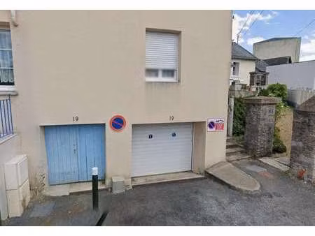 location garage box et parking à laval (53000) : à louer / 9m² laval