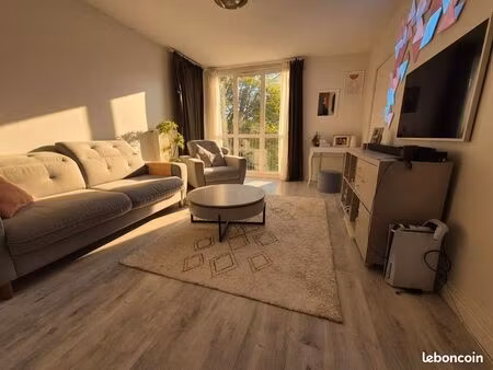 appartement familial f4 comprenant trois chambres  un balcon et une cave