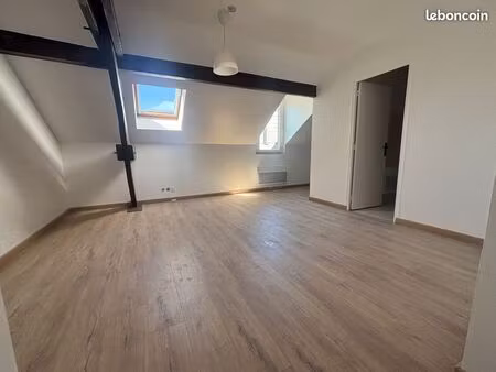 studio entièrement rénové avec parking/cave