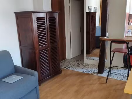 location studio meublé