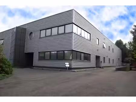 location local d’activités 440m²