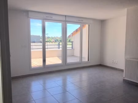t3 avec terrasse et double parking à bruguieres