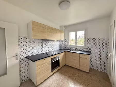 carpentras - appartement t3 75 21m² -