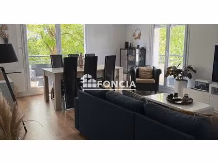 t3 lumineux avec double balcon sans vis-à-vis – excellent état  proche montauban