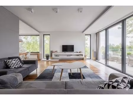 **retour a la vente hypercentre dernier etage avec terrasse + parkings à 300m rer**