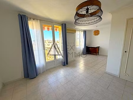 appartement meublé 3/4 pièces - 61 32 m2- marseille 5ème