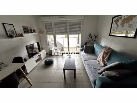 parempuyre - t2 libre avec balcon et double stationnement