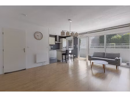 en exclusivité ! appartement t3 avec grande terrasse !! centre-ville de roubaix 159 500€ h