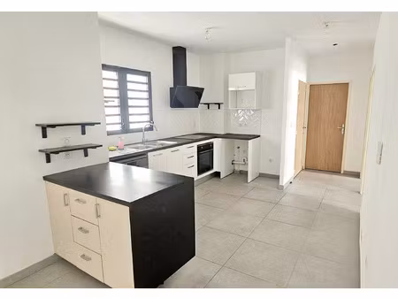 location appartement 3 pièces 62 m² à saint-pierre (97410)