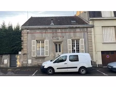 maison à rénover en centre ville avec petit terrain attenant