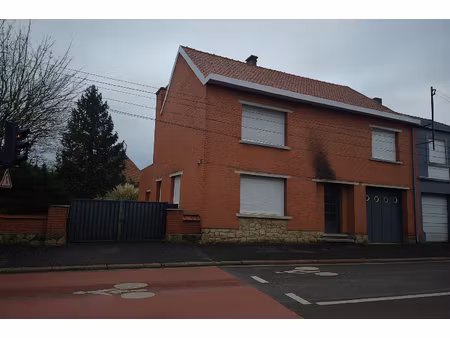 maison à rénover entièrement  147 m²   parcelle 565 m²