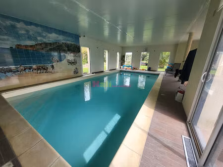 propriété à bourg-blanc avec piscine intérieure