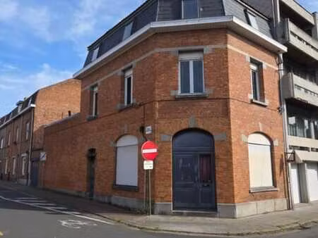 maison à rénover avec garage.