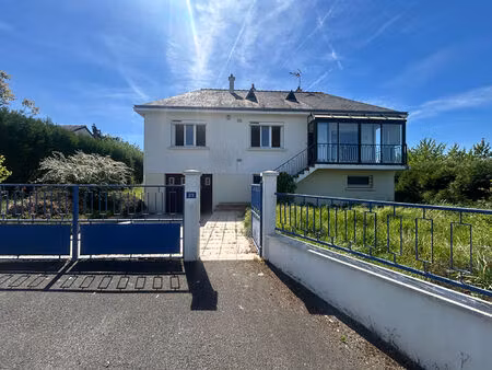 maison montreuil juigne