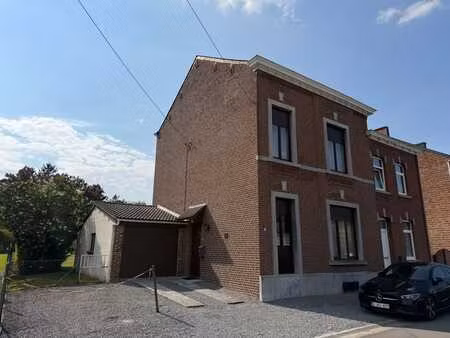 maison 2 chambres avec garage et beau terrain orienté ouest
