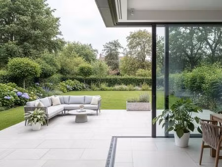 maison 5 pièces – jardin de 240 m2 + terrasses + garage – exposition sud