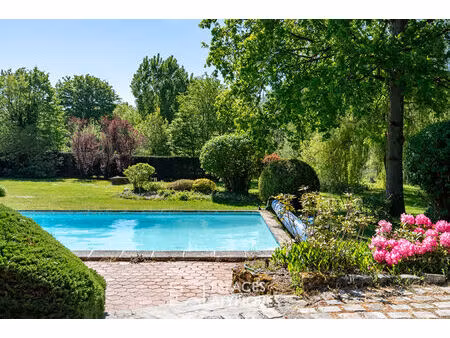 maison de caractère avec piscine sur beau terrain aux portes de rambouillet