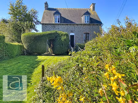 plouguenast-langast : charmante maison de campagne en pierre à double façade  étonnamment 