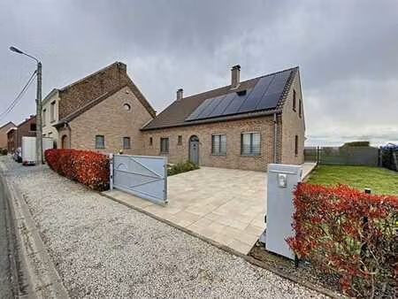 belle maison 4 chambres avec terrasse  jardin et double gara