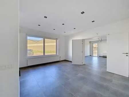 jolie maison de plain-pied entièrement rénovée avec 2 chambr