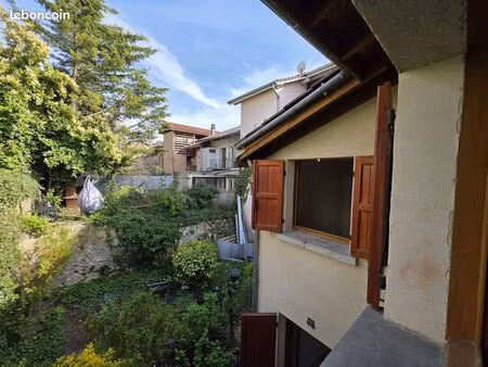 appartement 1 pièce 60 m²