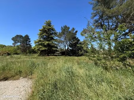 terrain 600 m² arbanats