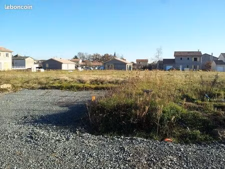 terrain 790 m² saint maixant