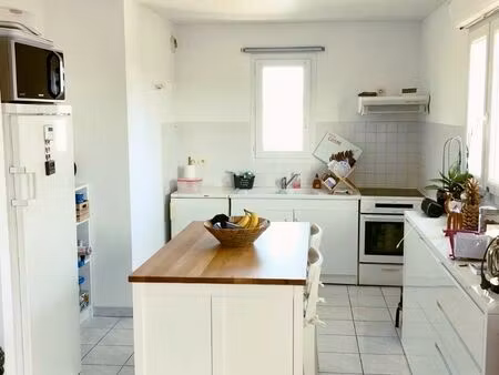 vergèze  appartement 2 chambres+ parking