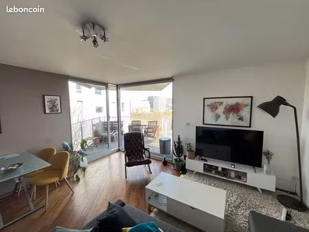 t2 de standing rare - île de nantes quartier de la création