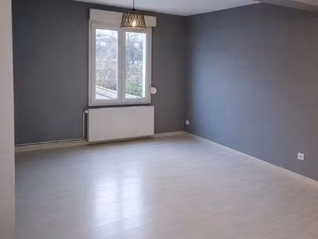 appt t3 de 70 m² 590e chauffage compris + place de parking