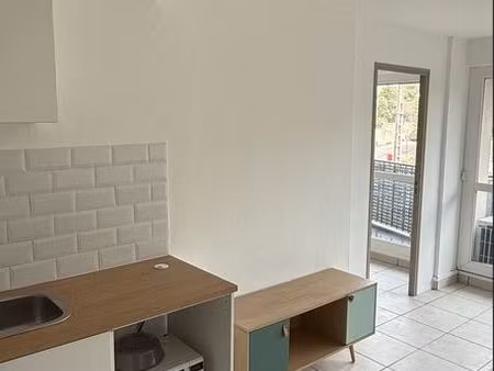 t2 meublé rénové proche centre ville / quai de la fontaine