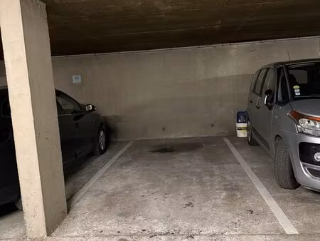 loue place parking gararge sécurisé