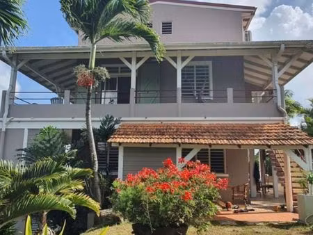 villa spacieuse avec piscine à redoute