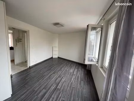 appartement t2 dans un petit immeuble sympa