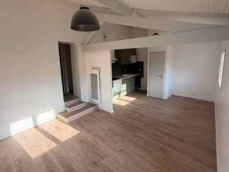 location appartement 2 pièces à saint-andré-de-cubzac (33240) : à louer 2 pièces / 45m² sa