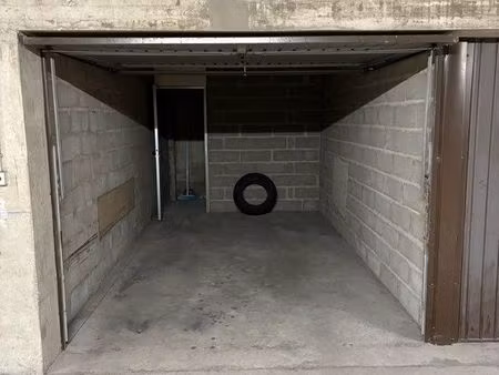 box/garage fermé et sécurisé 16 m2