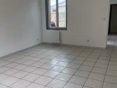 à louer jolie maison de ville