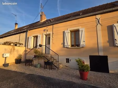 maison rénové dans un village calme avec terrasse 50m2