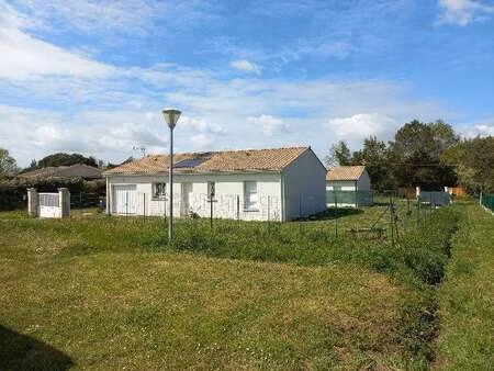 location maison à valeyrac (33340) : à louer / 95m² valeyrac