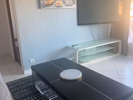 loue bas de villa avec grande terrasse de mai à fin septembre