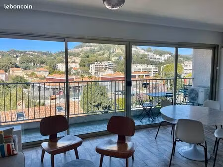 cassis centre - superbe t3 meublé 62 m2 lumineux refait à neuf - balcon et ascenseur