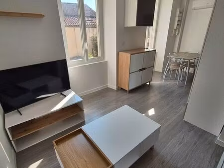 studio meublé rénové – hyper centre de cognac – climatisation – fibre – disponible