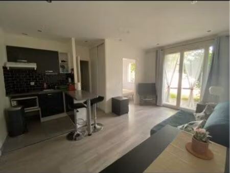 t2 meublé 30 m² avec terrasse et parking – sassenage (résidence calme)