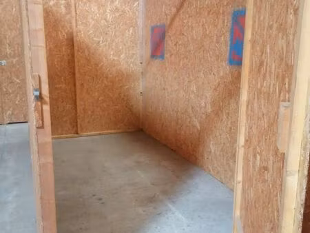 box de stockage en libre accès surveillé