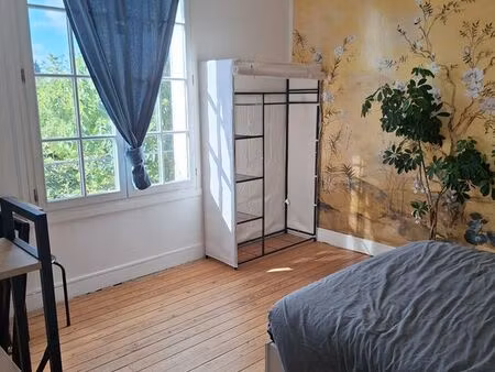 loue 1 chambre meublée