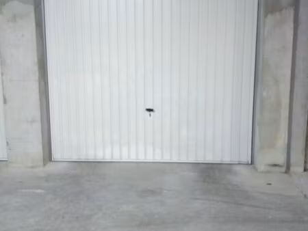 location garage fermé - 14 m2 - saint-apollinaire