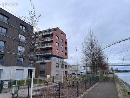 appartement lumineux neuf en duplex  avec terrasse et jardin
