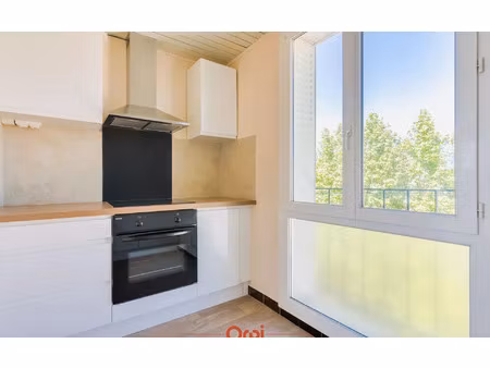 location appartement  49 m² t-3 à marseille 13  850 €