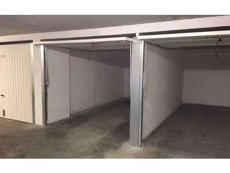 location stationnement  m² t- à lyon 7  98 €